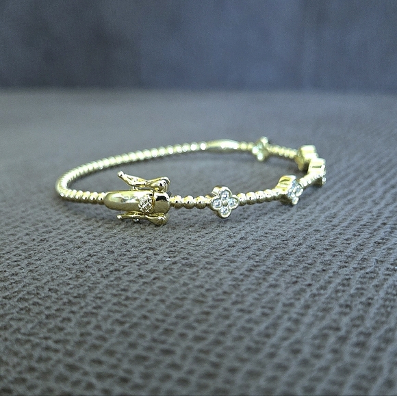 Gold💛 Hinged Cubic Zirconia💎 Flower🌸 Bracelet - NWT - Picture 16 of 16